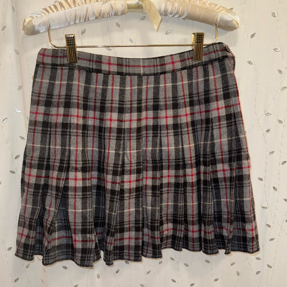 Vintage Pendleton 100% Wool Gray and Red Plaid Mini Skirt